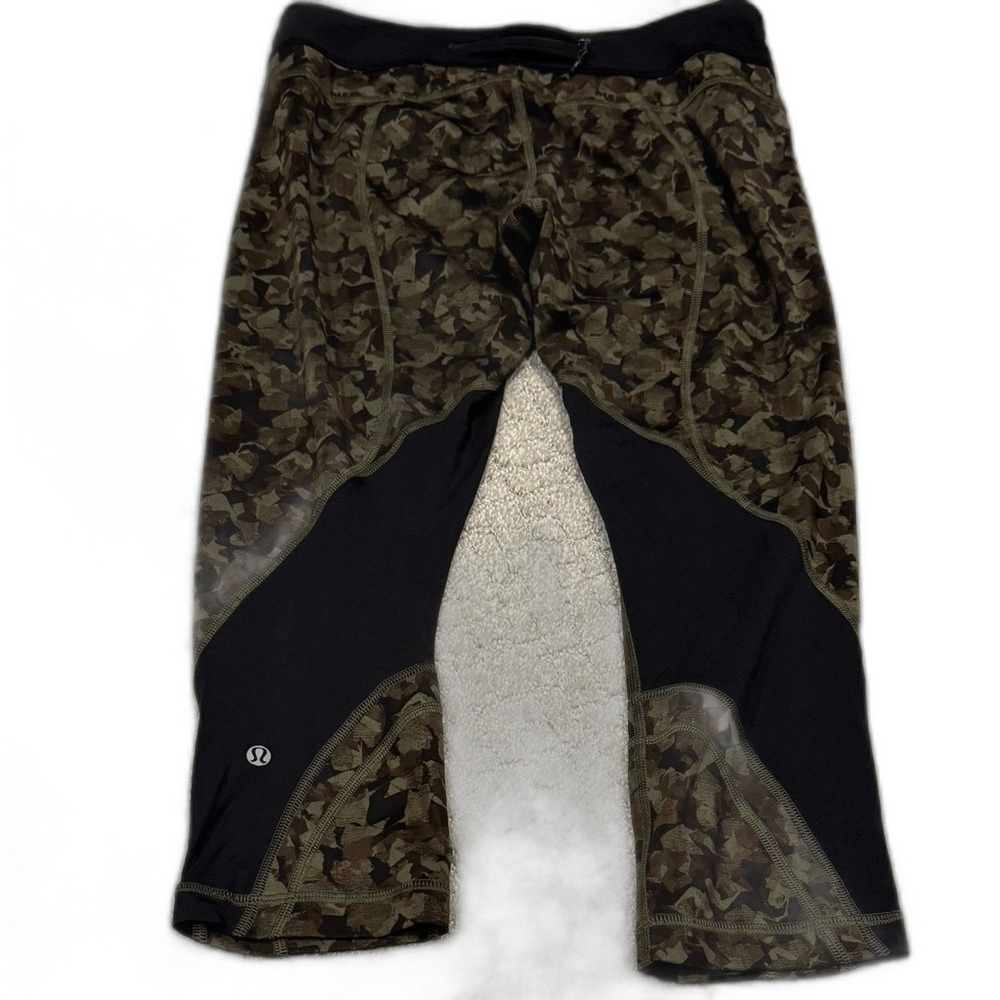 Lululemon Camouflage Cropped Leggings - 8